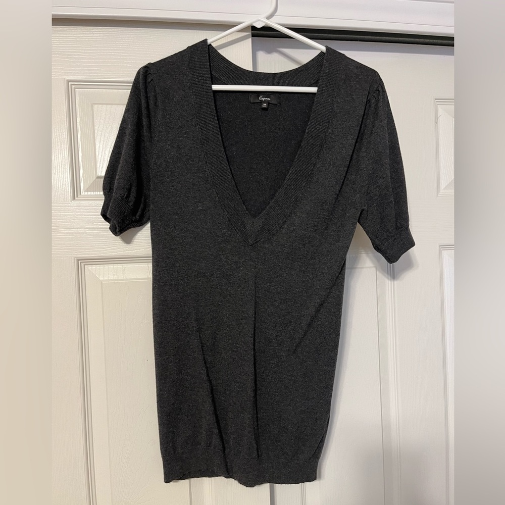 Express T-shirt Sweater